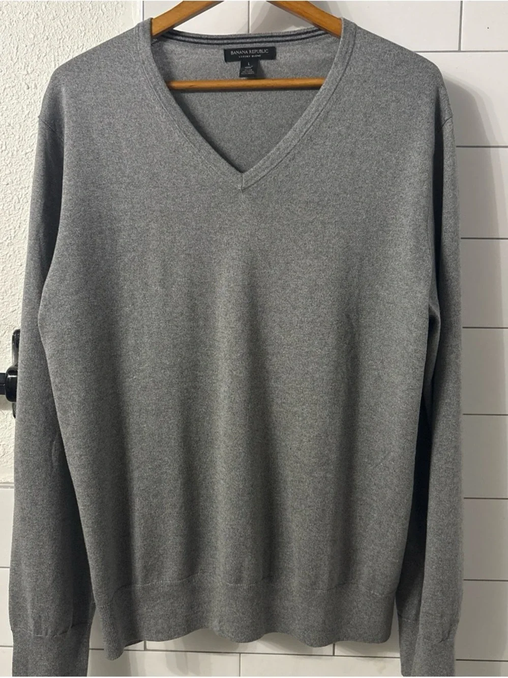 Banana Republic Men's V-Neck Sweater Luxury Blend with Cashmere Gray Heather